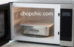 Microwave Safe Stainless Steel Lunch Box: The Ultimate Guide _A Black+Blum stainless steel lunch box placed inside a microwave for testing, compared alongside electric heating lunch boxes to demonstrate plastic-free alternatives.