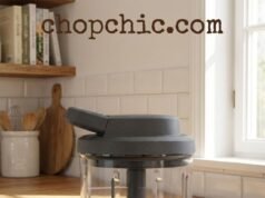 Zyliss Easy Pull Food Processor Review: The Ultimate Tool for Tiny Kitchens _A top-down view of the open Zyliss Easy Pull Food Processor, revealing the dual stainless steel blades and the distinct plastic sweeper arms designed to scrape ingredients off the bowl walls during chopping.